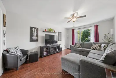 16 Evelyn Avenue, Georgina, On L4p 3c8