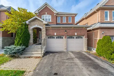 582 Plantation Gate, Newmarket, On L3x 2c2