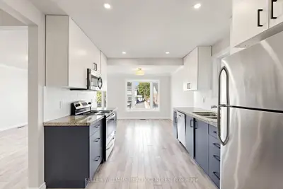 807 Greenfield Crescent Upper, Newmarket, On L3y 3b2