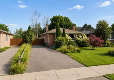 13 Aurora Heights Drive Basement, Aurora, On L4g 2w3