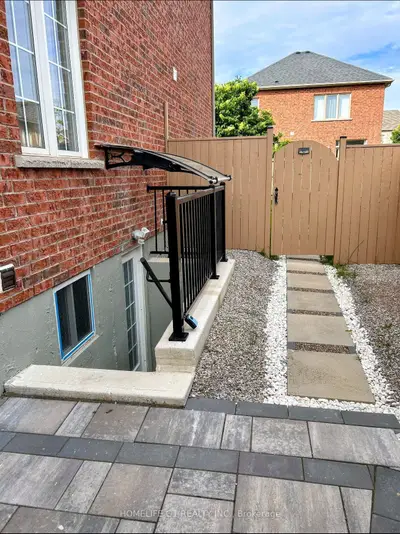 45 Dame Gruev Drive, Markham, On L6e 0m4