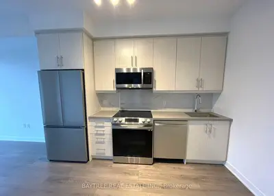 95 Oneida Crescent 812, Richmond Hill, On L4b 0h5