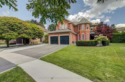 351 Fairway Gardens, Newmarket, On L3x 1b4