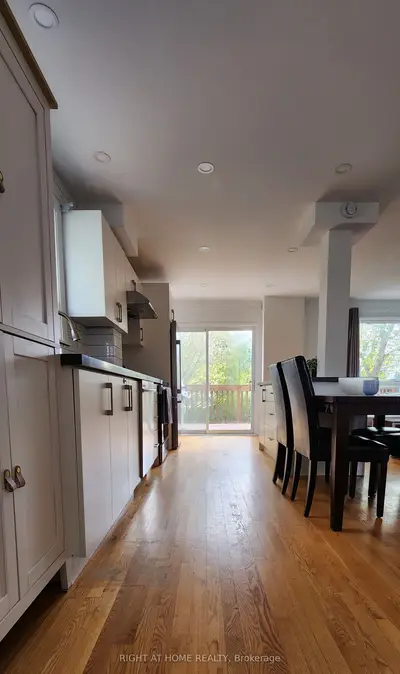 63 Lindsay Avenue, Newmarket, On L3y 4n7