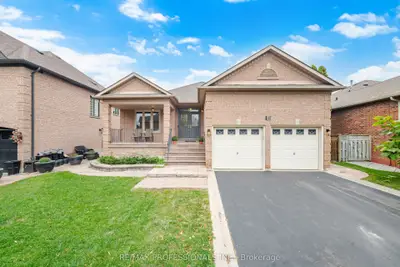 8 Piper Court, Vaughan, On L6a 1x2