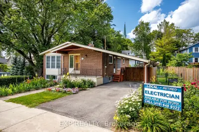 30 Harrison Avenue, Aurora, On L4g 1e1