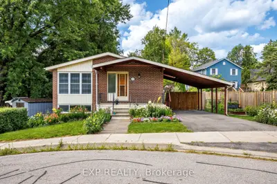 30 Harrison Avenue, Aurora, On L4g 1e1