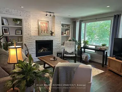 30 Collins Crescent Main, Aurora, On L4g 2w2