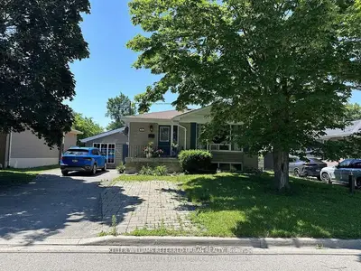 30 Collins Crescent Main, Aurora, On L4g 2w2