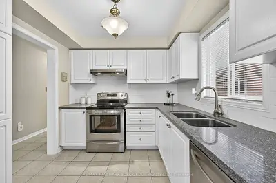 378 Marble Place, Newmarket, On L3x 2p1