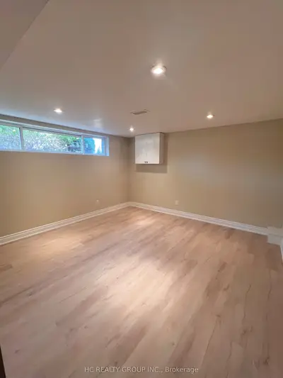 Low 127 Cascade Circle, Richmond Hill, On L4c 3h8