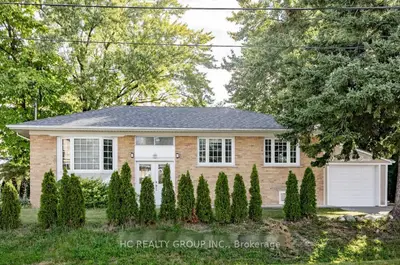 Low 127 Cascade Circle, Richmond Hill, On L4c 3h8