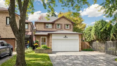 4 Bishop Crescent, Markham, On L3p 4n6