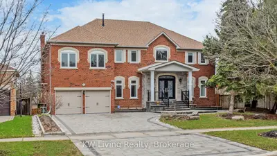 19 Spadina Road, Richmond Hill, On L4b 2y2