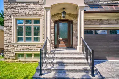 82 Cartier Crescent, Richmond Hill, On L4c 2n5