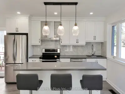 28 Benfer Road Main, Richmond Hill, On L4c 2j9