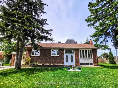 28 Benfer Road Main, Richmond Hill, On L4c 2j9