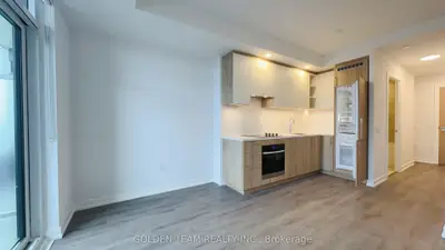 21 Meadowdale Road 2409, Vaughan, On L4k 0h6