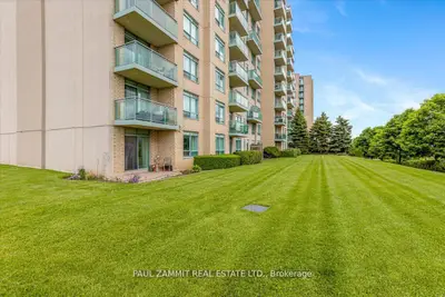 39 Oneida Crescent 306, Richmond Hill, On L4b 4t9