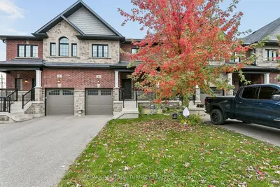 4 Gord Matthews Way, Uxbridge, On L9p 0e9