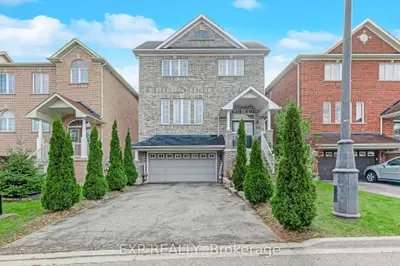 211 Ray Snow Boulevard, Newmarket, On L3x 3j3