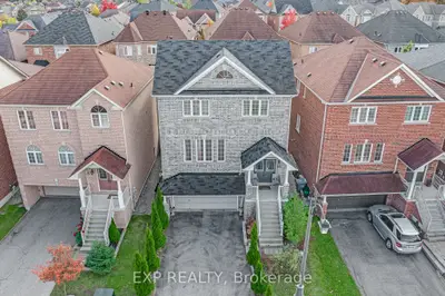 211 Ray Snow Boulevard, Newmarket, On L3x 3j3