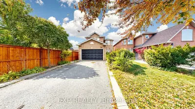 416 Bartholomew Drive, Newmarket, On L3x 2e5