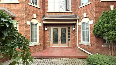 7 Crescentview Road, Richmond Hill, On L4b 2z1