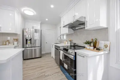 225 Essex Avenue, Richmond Hill, On L4c 2c1