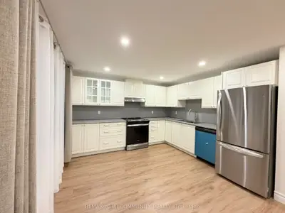 22 Upbound Court Lower, East Gwillimbury, On L9n 0w1