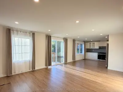 22 Upbound Court Lower, East Gwillimbury, On L9n 0w1