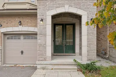 668 Mcgregor Farm Trail, Newmarket, On L3x 1c8