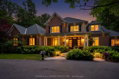 3 Bridgewater Drive, Richmond Hill, On L4e 3n4