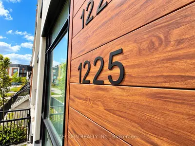 8 David Eyer Road 1225, Richmond Hill, On L4s 0n3