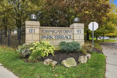 81 Townsgate Drive 211, Vaughan, On L4j 8e6