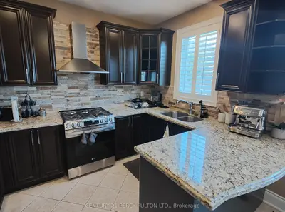 21 Bowkett Drive, Richmond Hill, On L4e 0j7