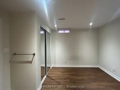 36 Bendamere Cres Crescent Two Bedrooms Bsmt, Markham, On L3p 6y1