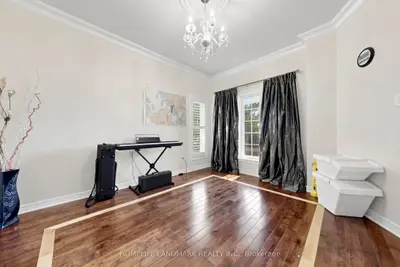 1 Trent Street, Aurora, On L4g 7e7