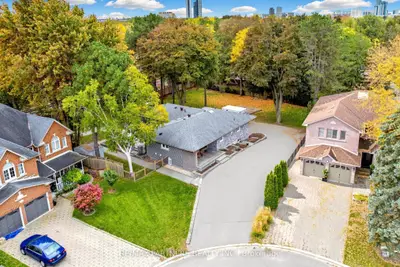 52 Berkeley Court, Markham, On L3r 6l9
