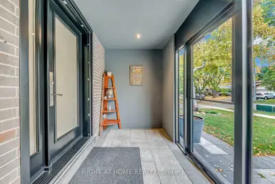 30 Penwick Crescent, Richmond Hill, On L4c 5b4