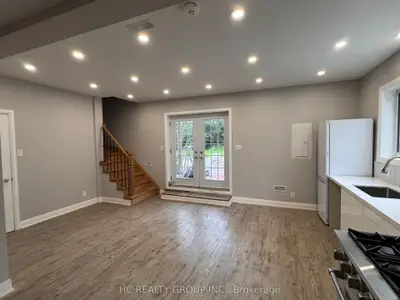 32 B King Richard Court, Markham, On L3p 1m1