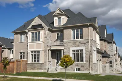 8 Love Court, Richmond Hill, On L4b 0g2