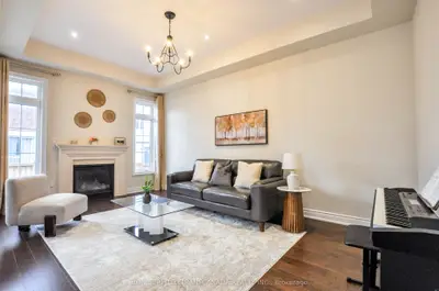 8 Love Court, Richmond Hill, On L4b 0g2