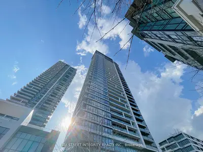18 Water Walk Drive 609, Markham, On L3r 6l5