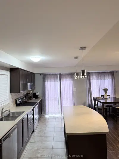 102 Russel Drive, Bradford West Gwillimbury, On L3z 0m7