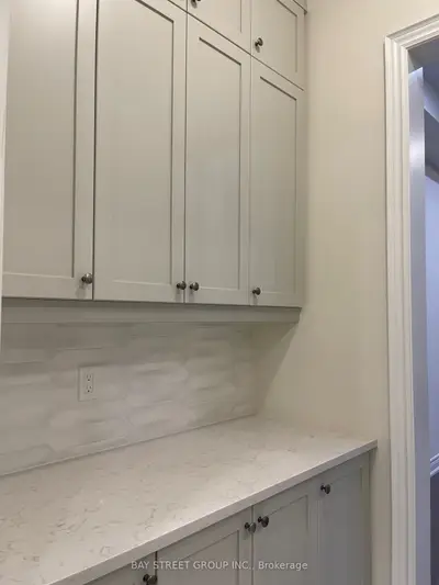 56 Bud Leggett Cres Crescent Room, Georgina, On L4p 0b7
