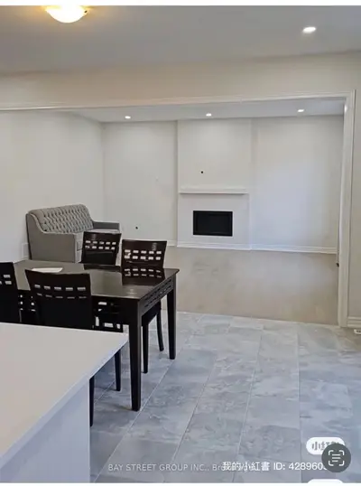 49 Bud Leggett Cres Crescent Room 2, Georgina, On L4p 0b5