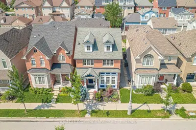 32 Cardrew Street, Markham, On L6b 1g9