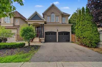 8 Yemina Gate, Vaughan, On L6a 0g9