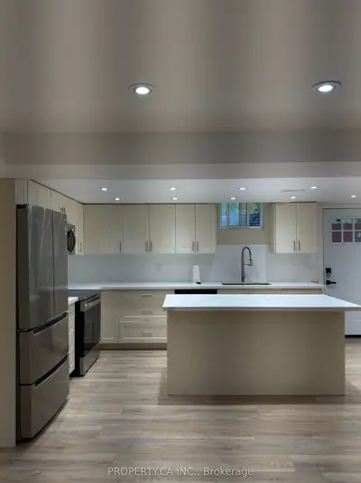 746 Leslie Valley Drive Lower, Newmarket, On L3y 7j3